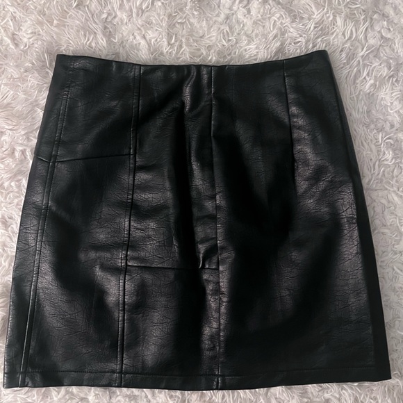 SHEIN Black Faux Leather Mini Skirt - Picture 7 of 11